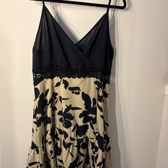 Black and Cream V-Neck Spaghetti Strap Midi Dress - Picture 2 of 15
